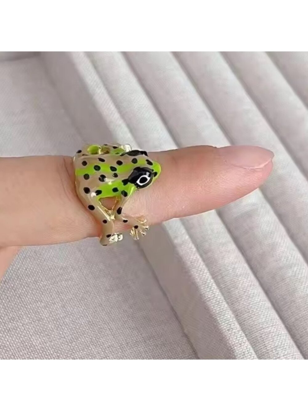 Green Dot Frog Reptile Ring